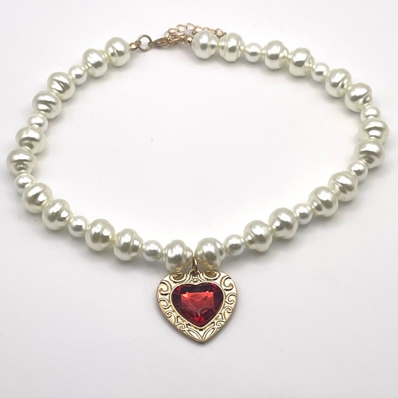 Urban Outfiters Aphrodite Rhinestone Heart Pearl Necklace - Picture 3 of 5